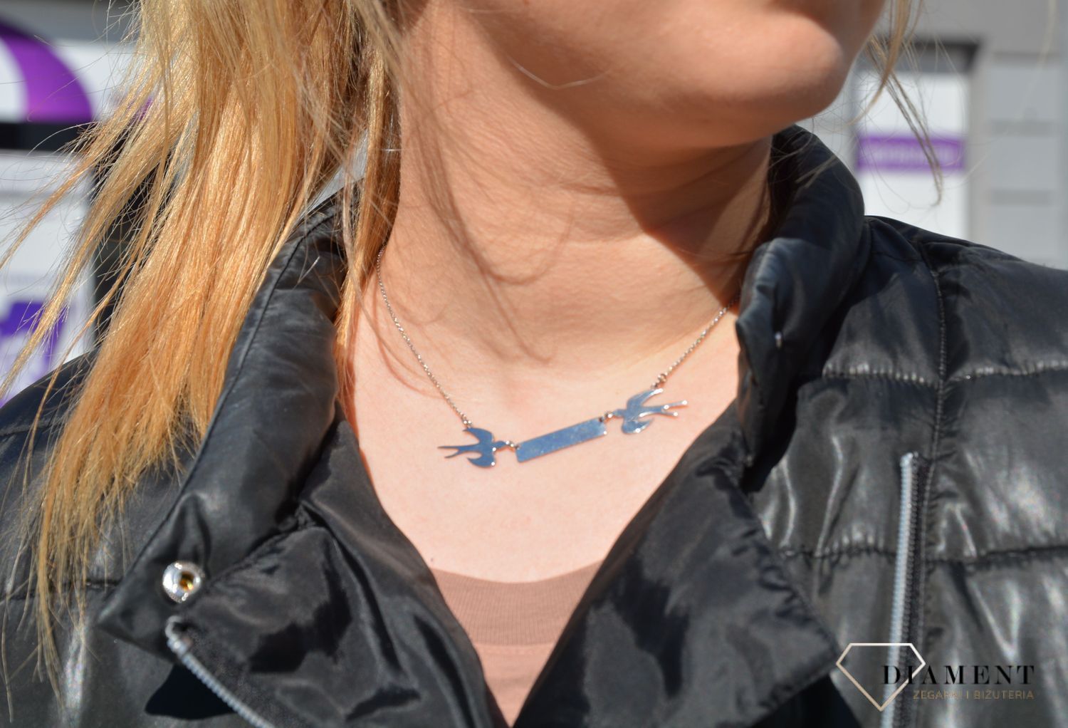 Naszyjnik srebrny jaskółki z blaszką Twój tekst.jpg